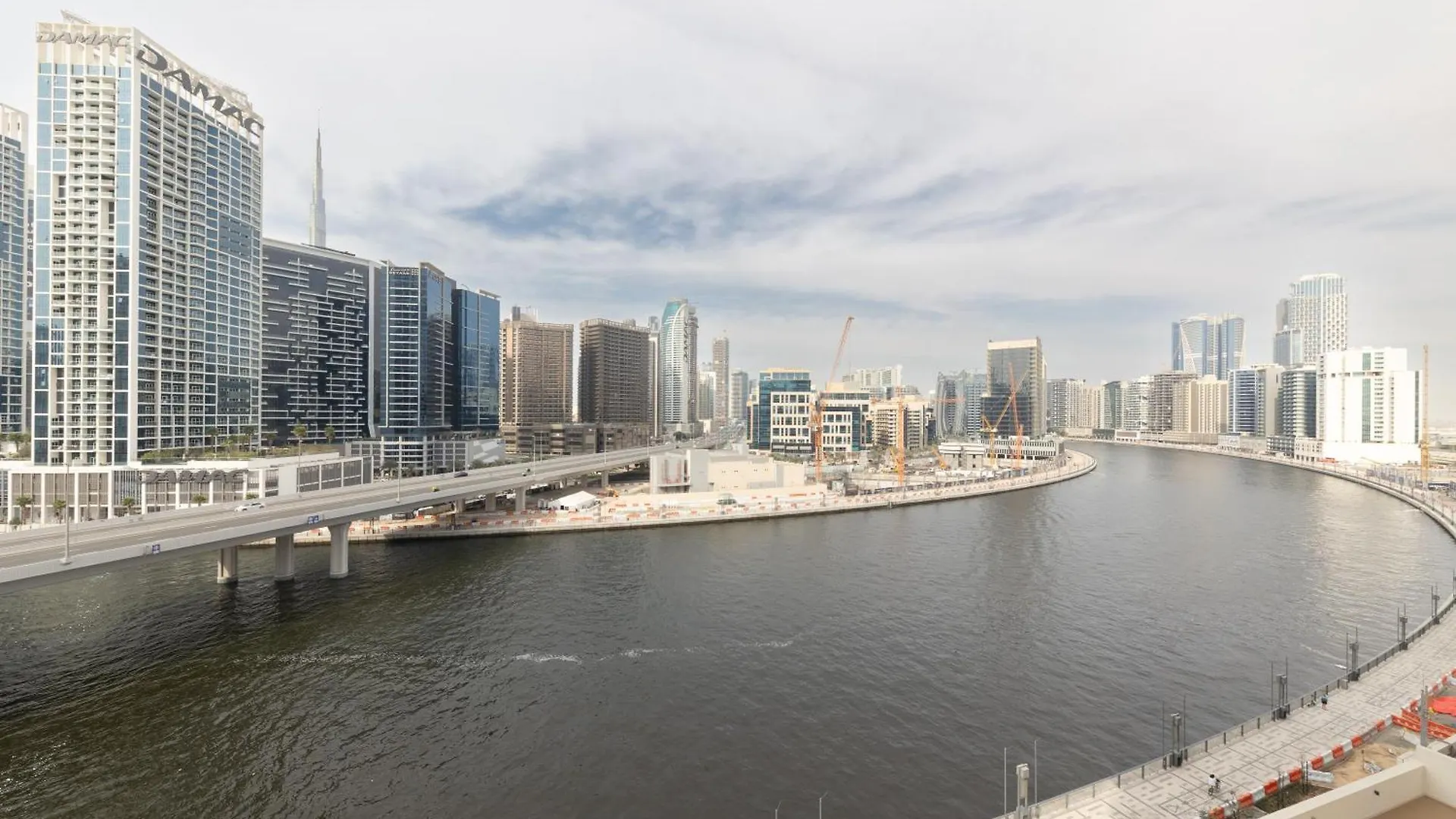 Canal View, Partial Burj Khalifa View, Brand New Dubai 0*,