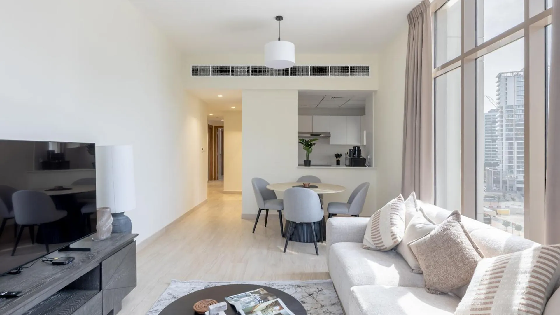 Apartment Canal View, Partial Burj Khalifa View, Brand New Dubai