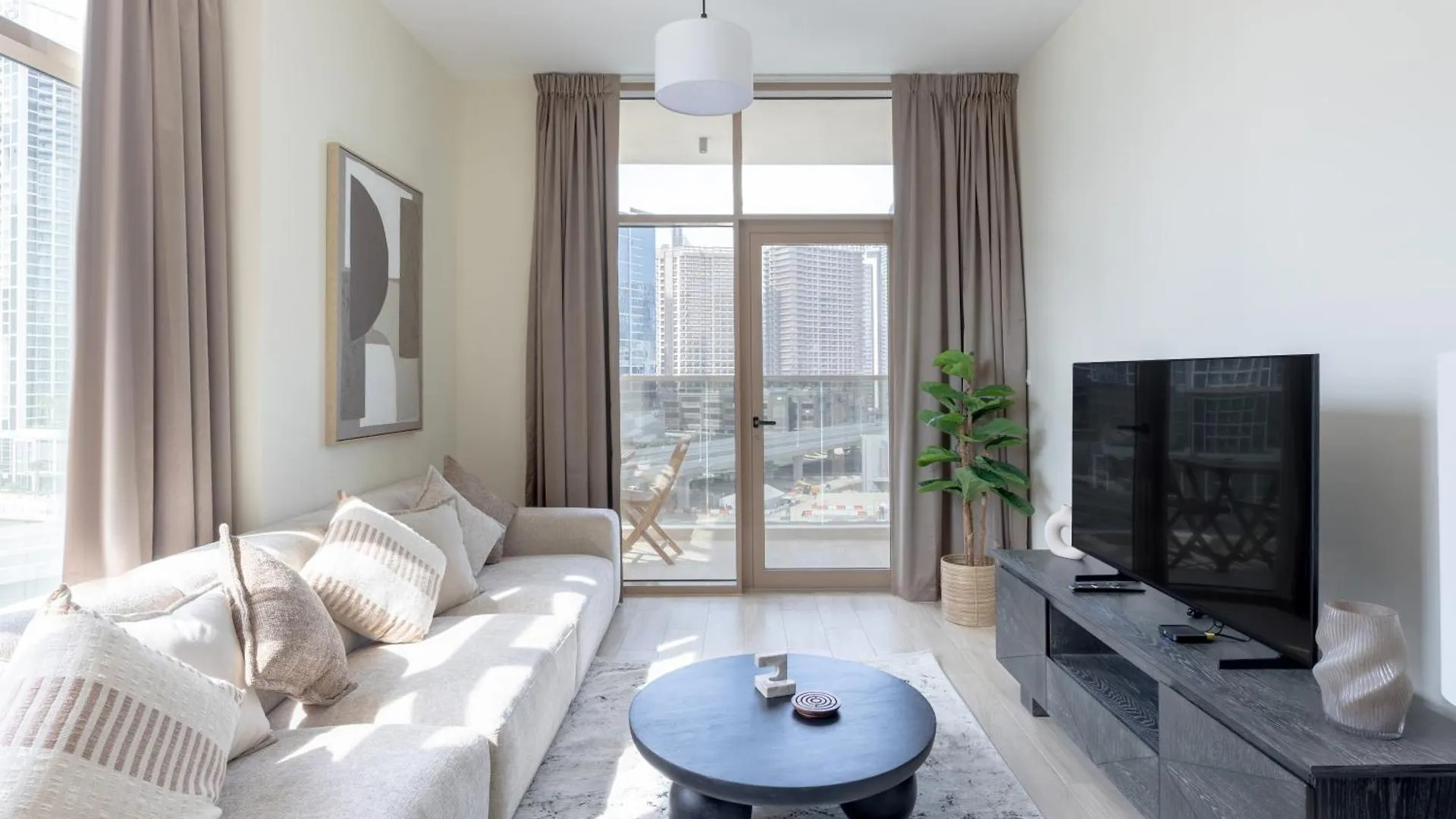 Apartment Canal View, Partial Burj Khalifa View, Brand New Dubai