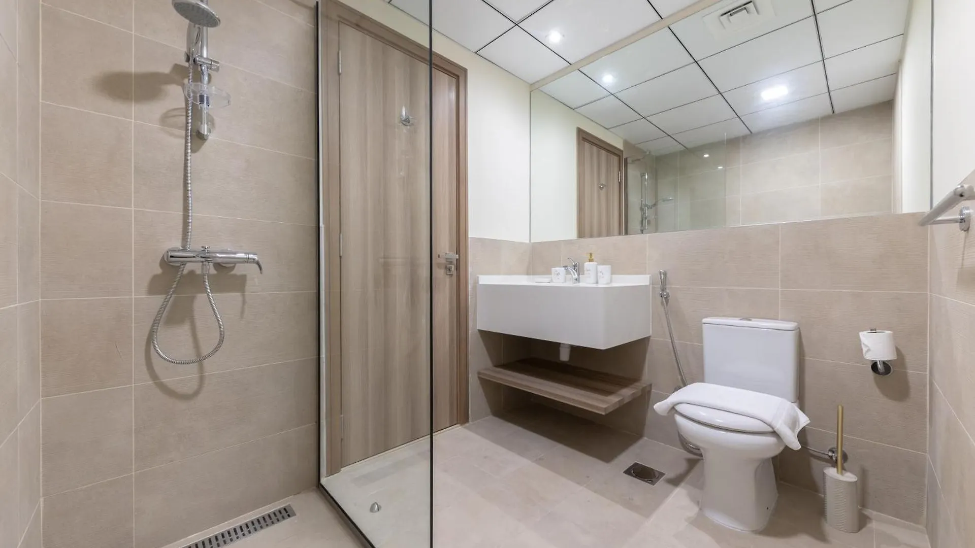 Apartment Canal View, Partial Burj Khalifa View, Brand New Dubai